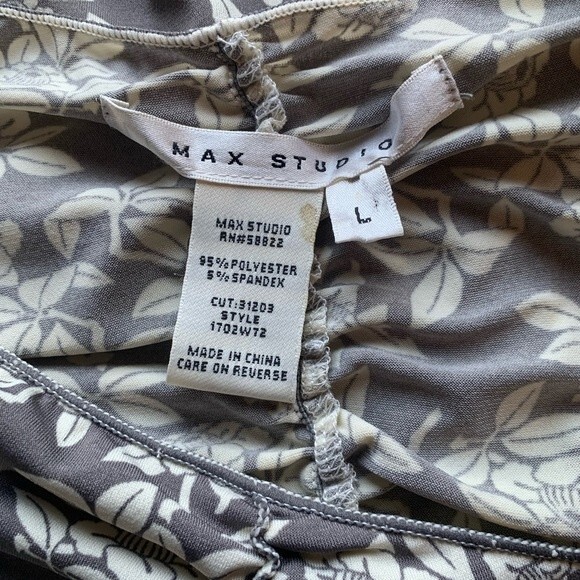 5/$15 Max Studio Blouse - Picture 3 of 6